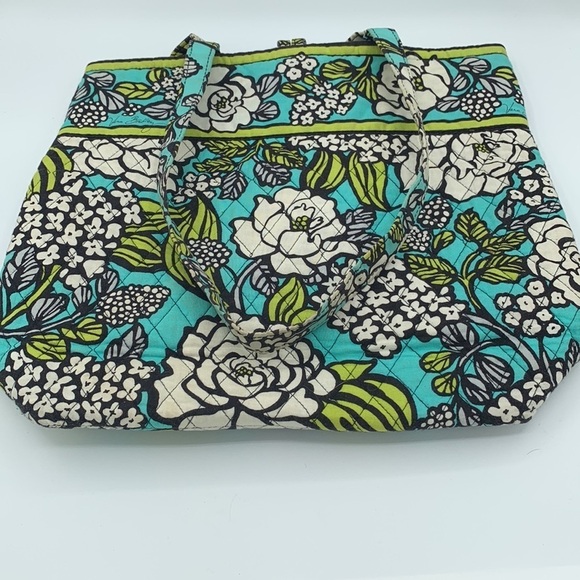 Vera Bradley large shoulder bag/ tote. Great for weekend or beach. - Picture 5 of 7